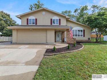 911 Buckboard Boulevard, Papillion, NE 68046