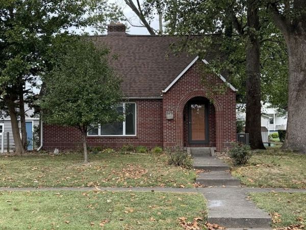 125 S Onstott Avenue , Duquoin, IL 62823