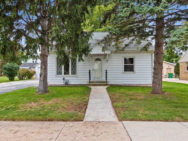 1030 HICKORY HILL DRIVE, Green Bay, WI 54304