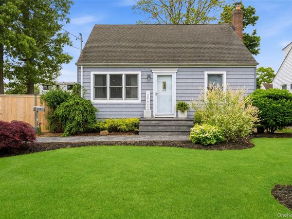 319 N Fulton Avenue , Lindenhurst, NY 11757