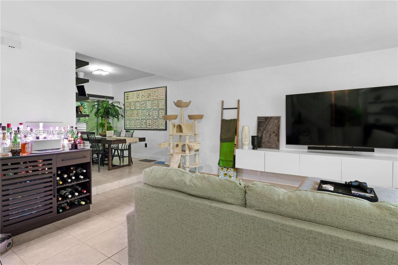 6217 SW 78th St, Unit 2B, South Miami, FL 33143 Photo