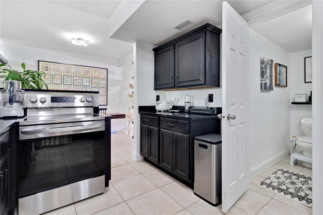 6217 SW 78th St, Unit 2B, South Miami, FL 33143 Photo