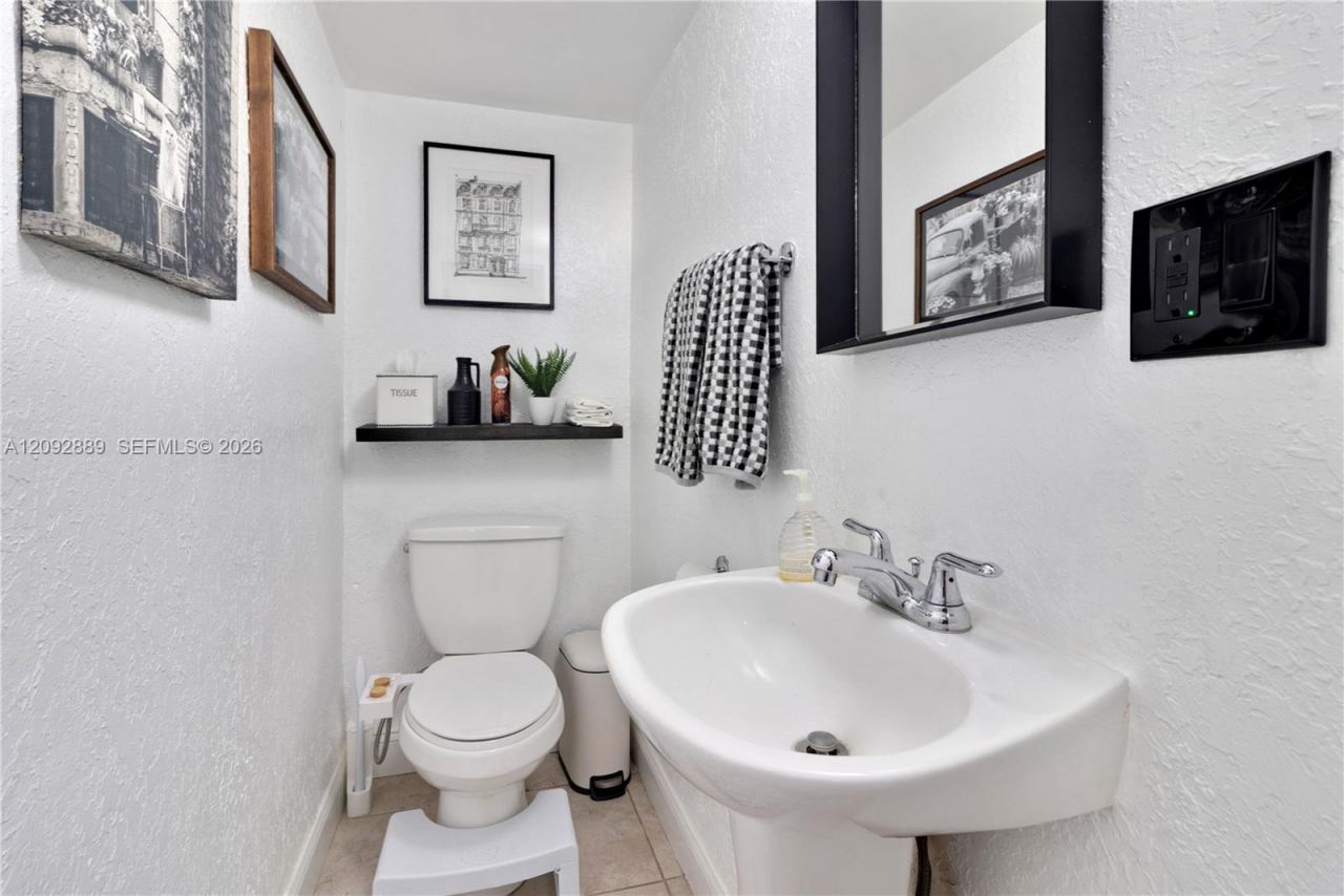 6217 SW 78th St, Unit 2B, South Miami, FL 33143 Photo