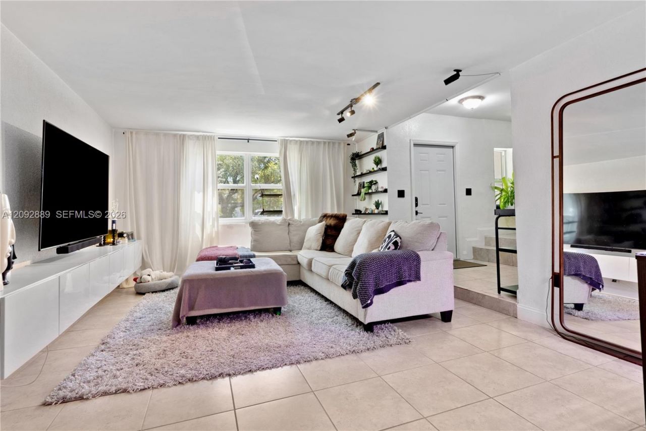 6217 SW 78th St, Unit 2B, South Miami, FL 33143 Photo