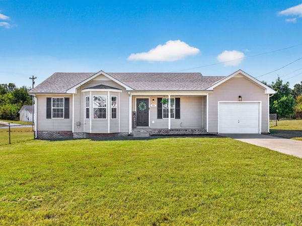 110 Chase Ct, Oak Grove, KY 42262