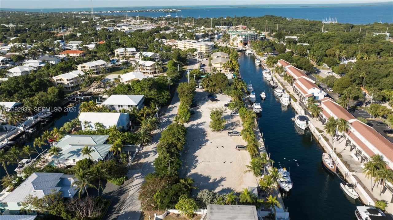 522 Caribbean Dr , Key Largo, FL 33037 Photo