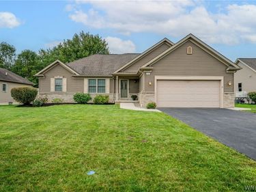 8 Nicholas Lane , Lancaster, NY 14086