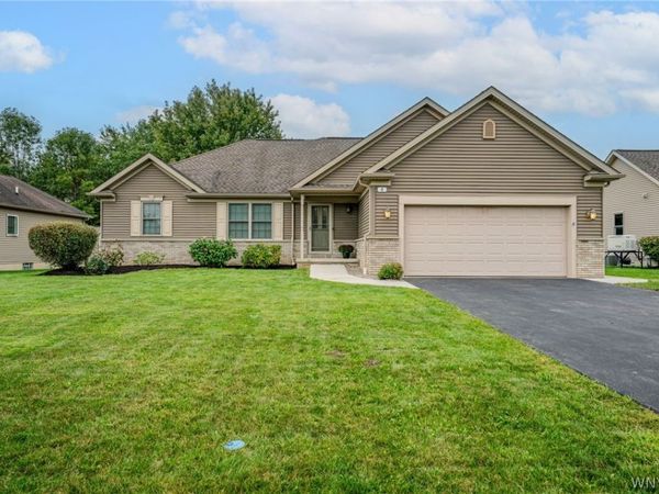 8 Nicholas Lane , Lancaster, NY 14086