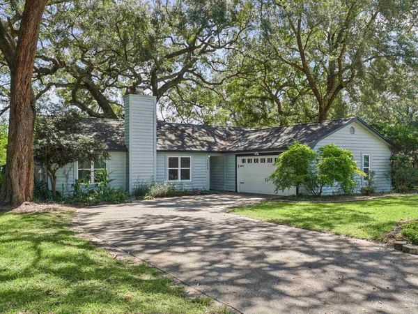 7474 Baywoods Ln, Pensacola, FL 32504