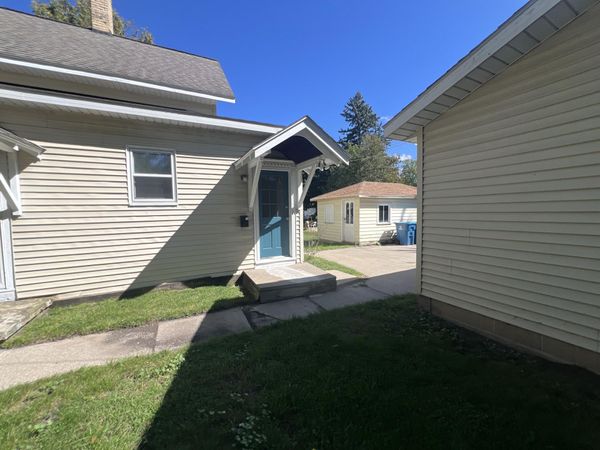 369 4th Street, Manistee, MI 49660
