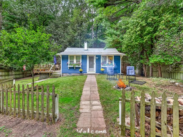 7297 S Lake Avenue, Pentwater, MI 49449