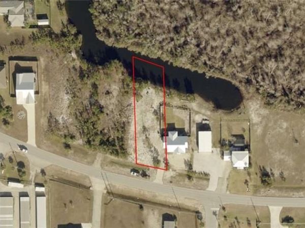 520 N 15th ST, MEXICO BEACH, FL 32456