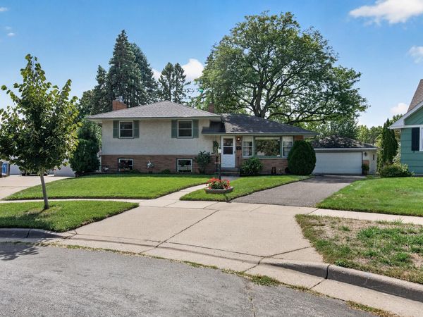 2220 Cardinal Place , Saint Paul, MN 55119