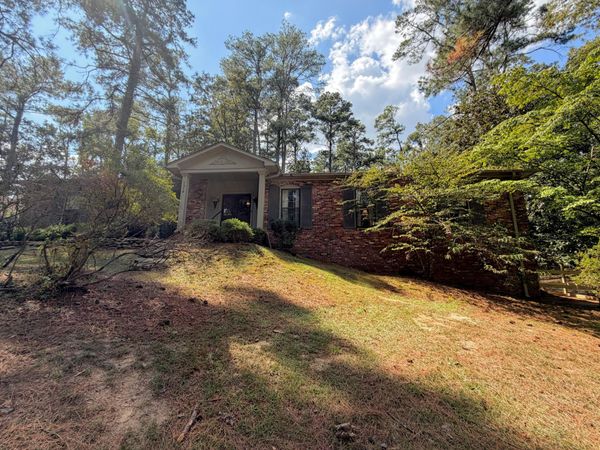 1319 Pinecrest Dr., Tupelo, MS 38804