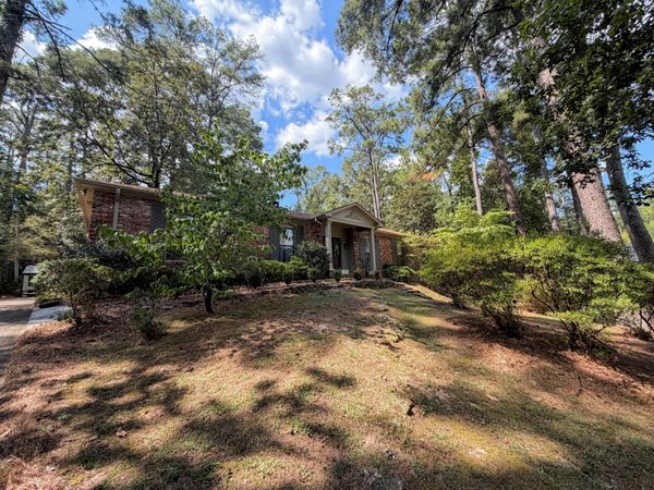 1319 Pinecrest Dr., Tupelo, MS 38804