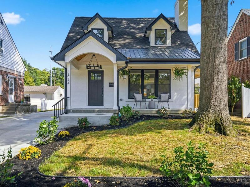 3834 Petoskey Avenue, Mariemont, OH 45227 Photo 2