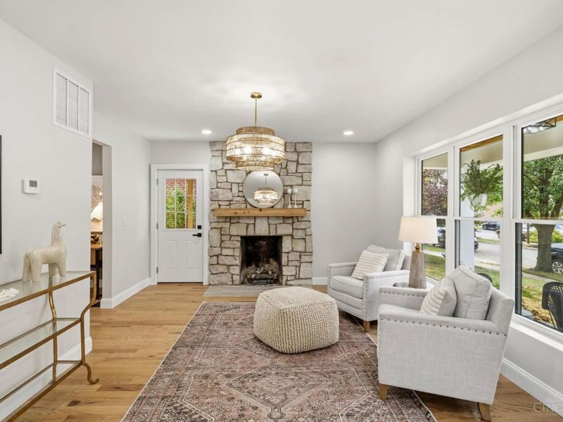 3834 Petoskey Avenue, Mariemont, OH 45227 Photo 6