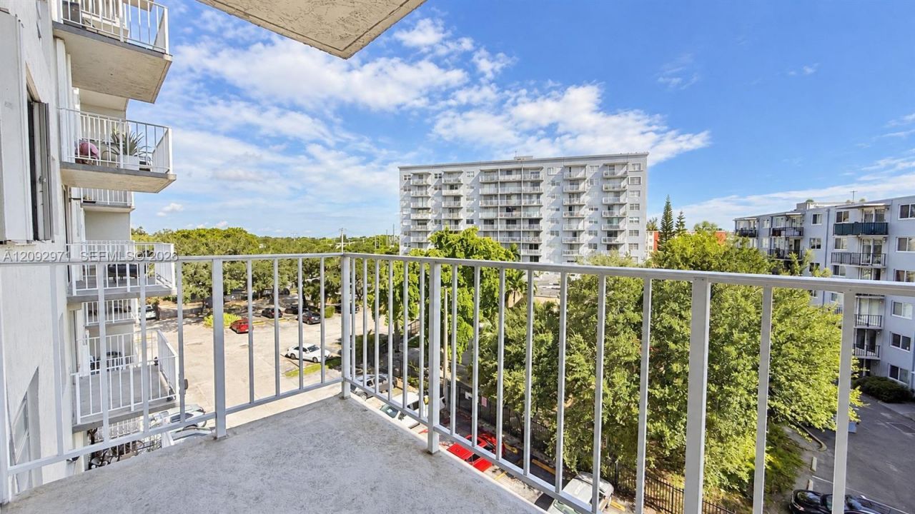 1465 NE 123rd St, Unit 505, North Miami, FL 33161 Photo