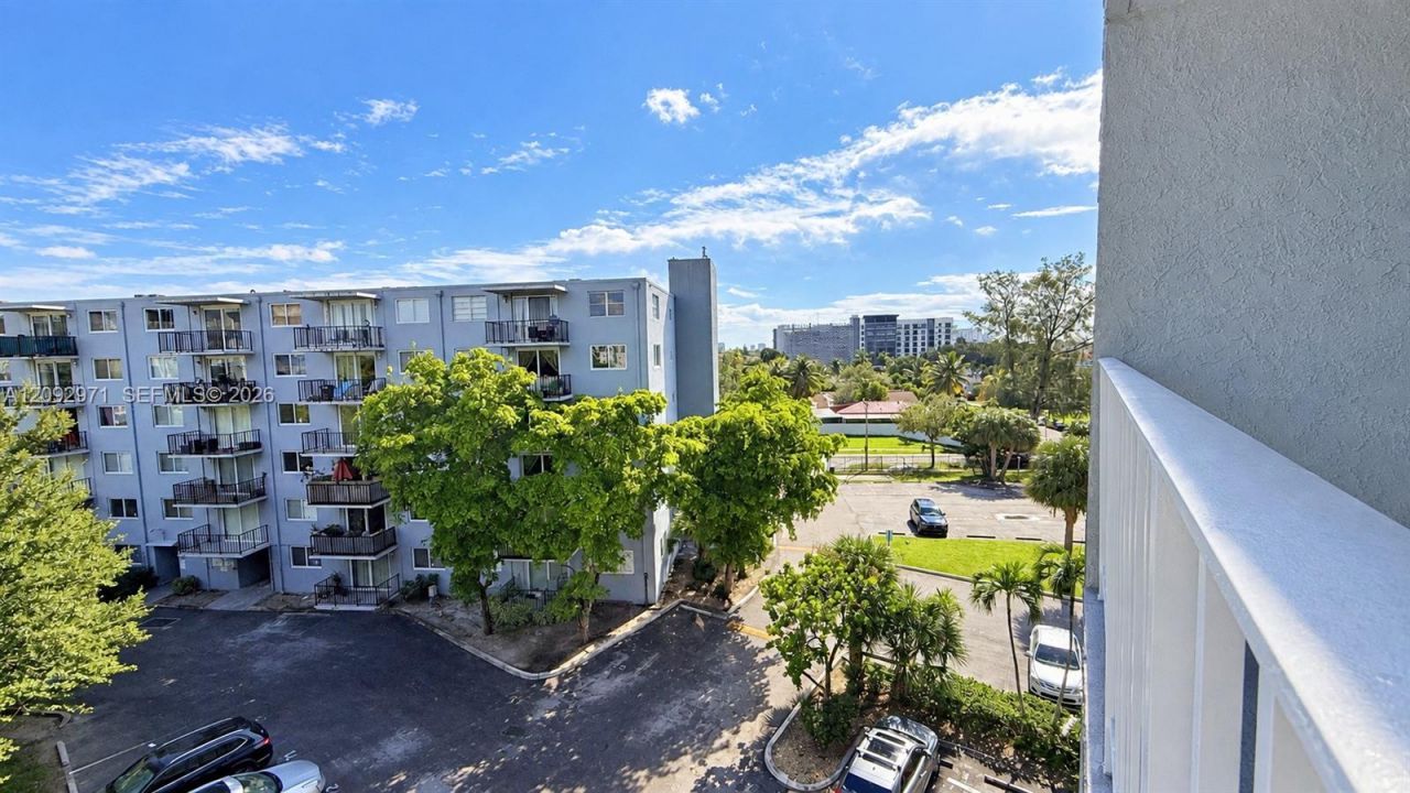 1465 NE 123rd St, Unit 505, North Miami, FL 33161 Photo