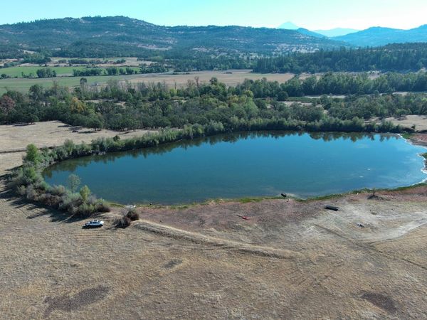 1631 E Antelope Road, Eagle Point, OR 97524