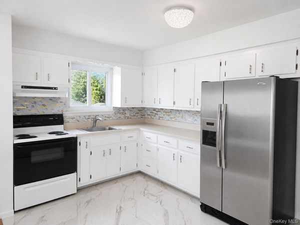 17 Fordham Road, West Babylon, NY 11704