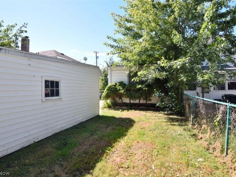 1427 E 252nd Street, Euclid, OH 44117 Photo 4