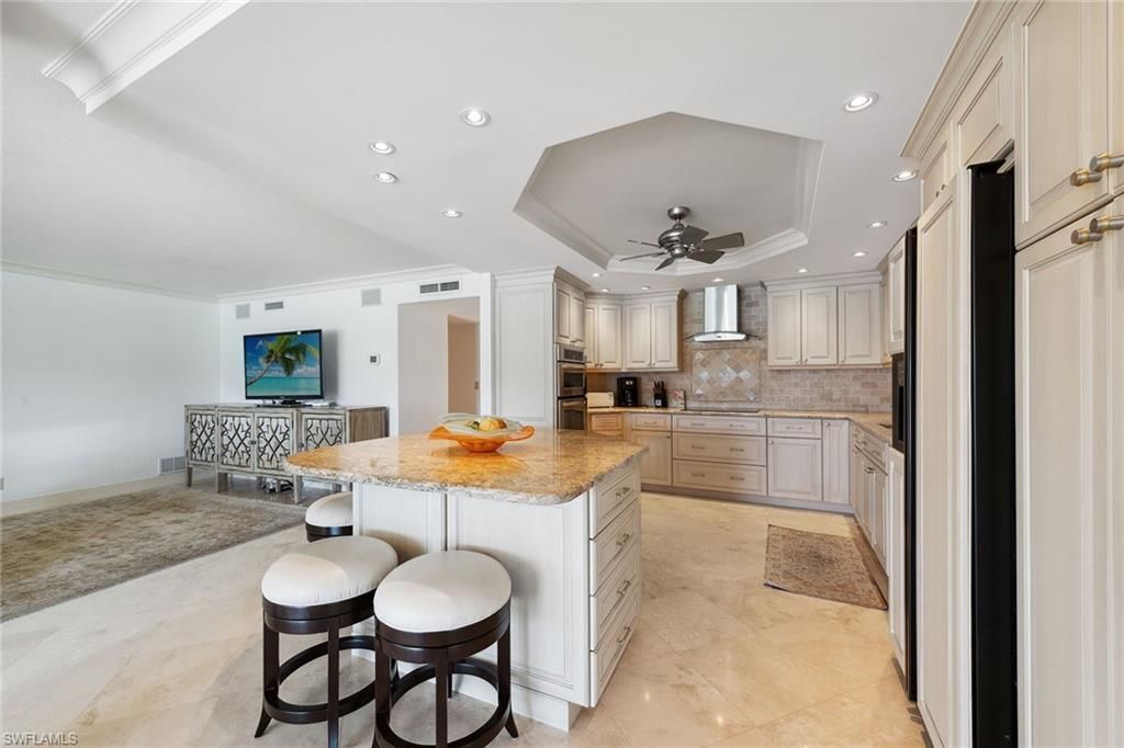 2310 Gulf Shore Blvd N, Unit 112, Naples, FL 34103 Photo