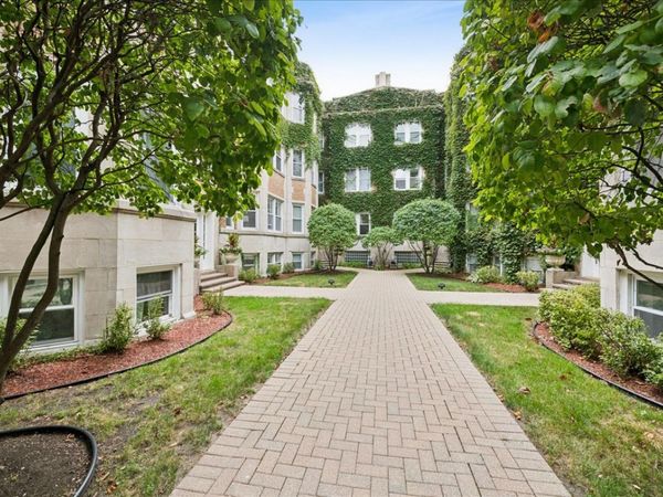 871 W Cornelia Avenue , Unit 1, Chicago, IL 60657