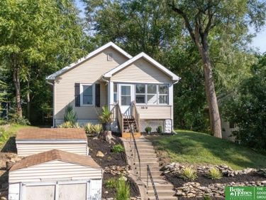 5810 Cedar Street, Omaha, NE 68106