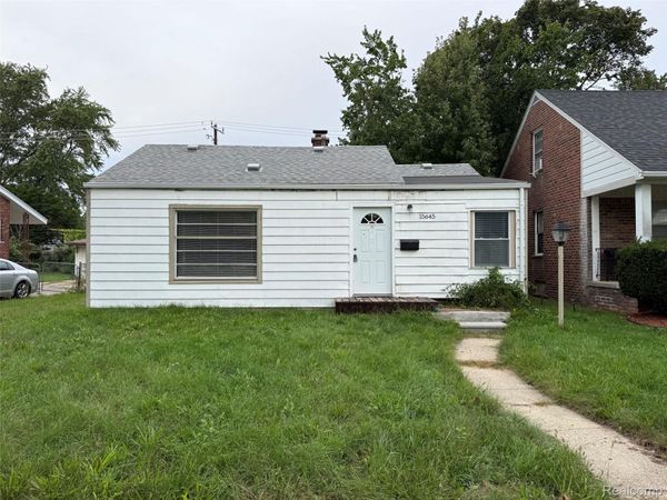 15645 Semrau Avenue , Eastpointe, Mi 48021