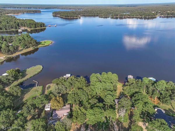 758 W Lakeshore Drive , Benton, LA 71006