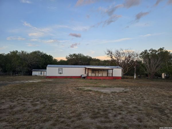 615 Moss Point, Poth, TX 78147