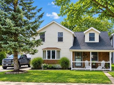 214 East Avenue, Akron, NY 14001