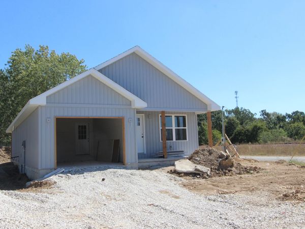 100 Clouse Street , Fordland, MO 65652