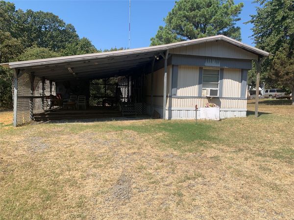 100 N Geronimo Street , Canadian, OK 74425