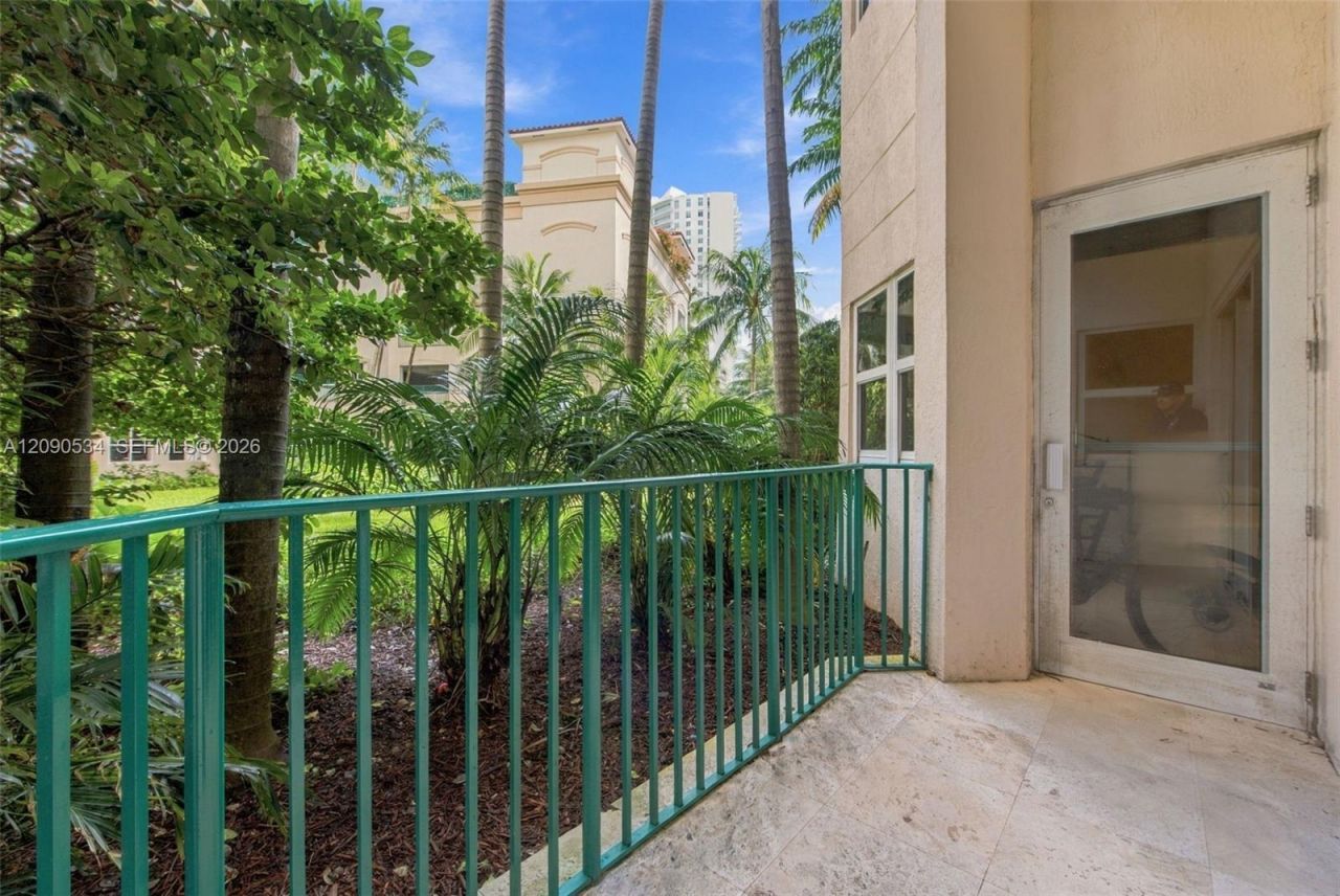 19900 E Country Club Dr , Unit 116, Aventura, FL 33180 Photo