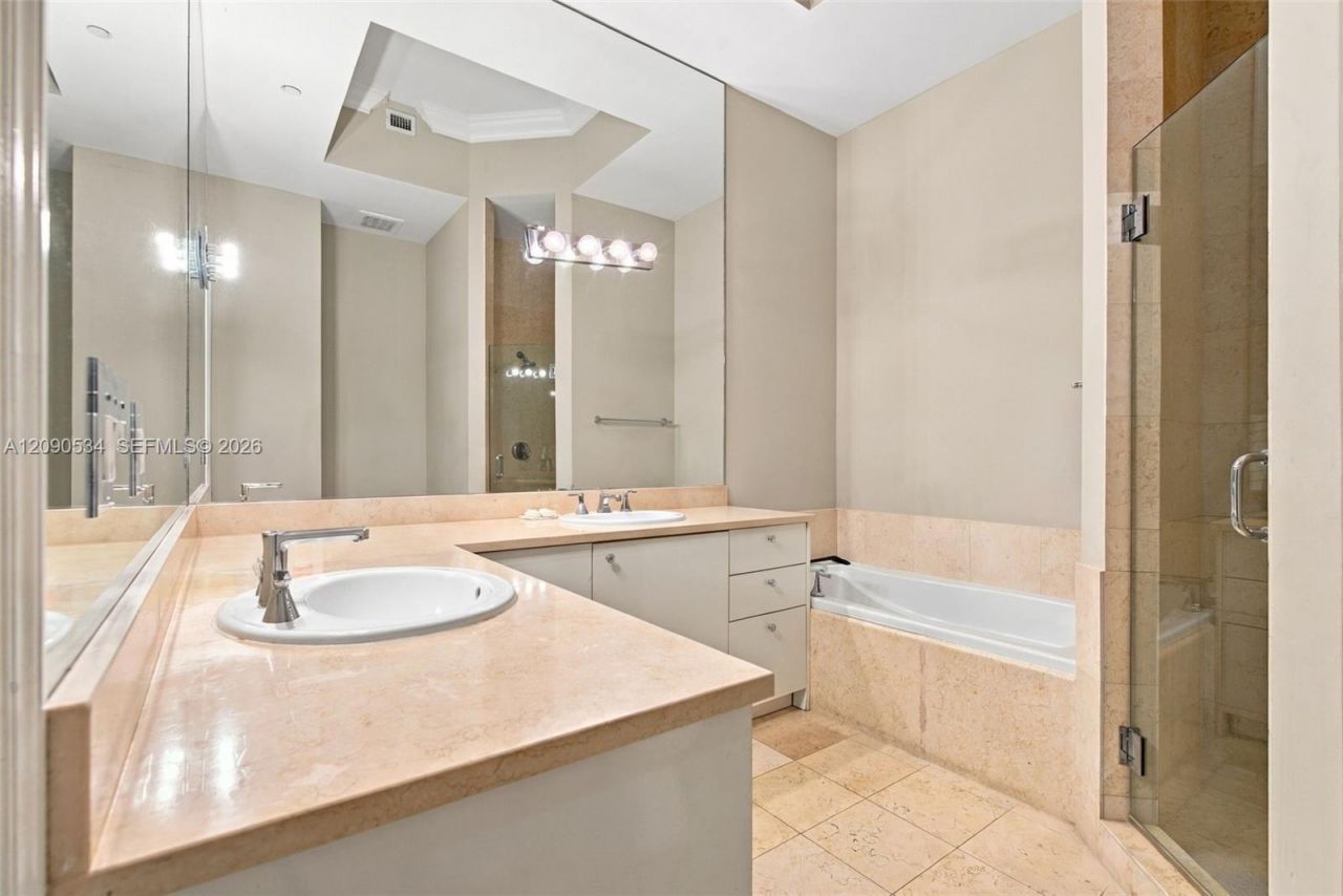 19900 E Country Club Dr , Unit 116, Aventura, FL 33180 Photo