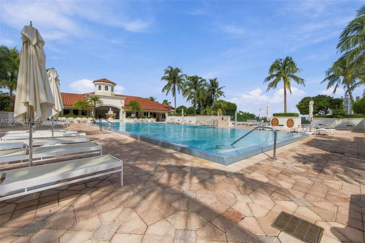 19900 E Country Club Dr , Unit 116, Aventura, FL 33180 Photo