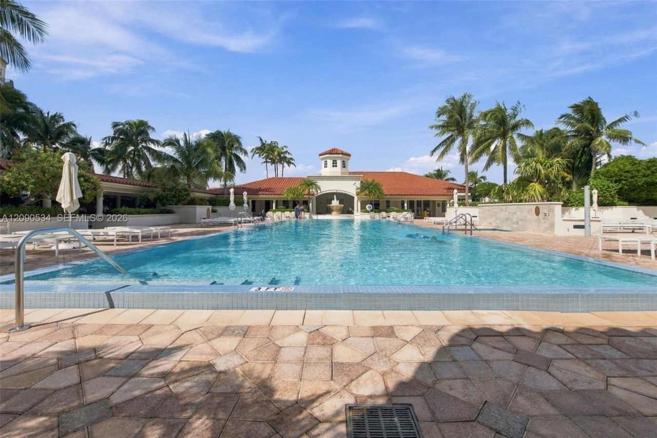 19900 E Country Club Dr , Unit 116, Aventura, FL 33180 Photo