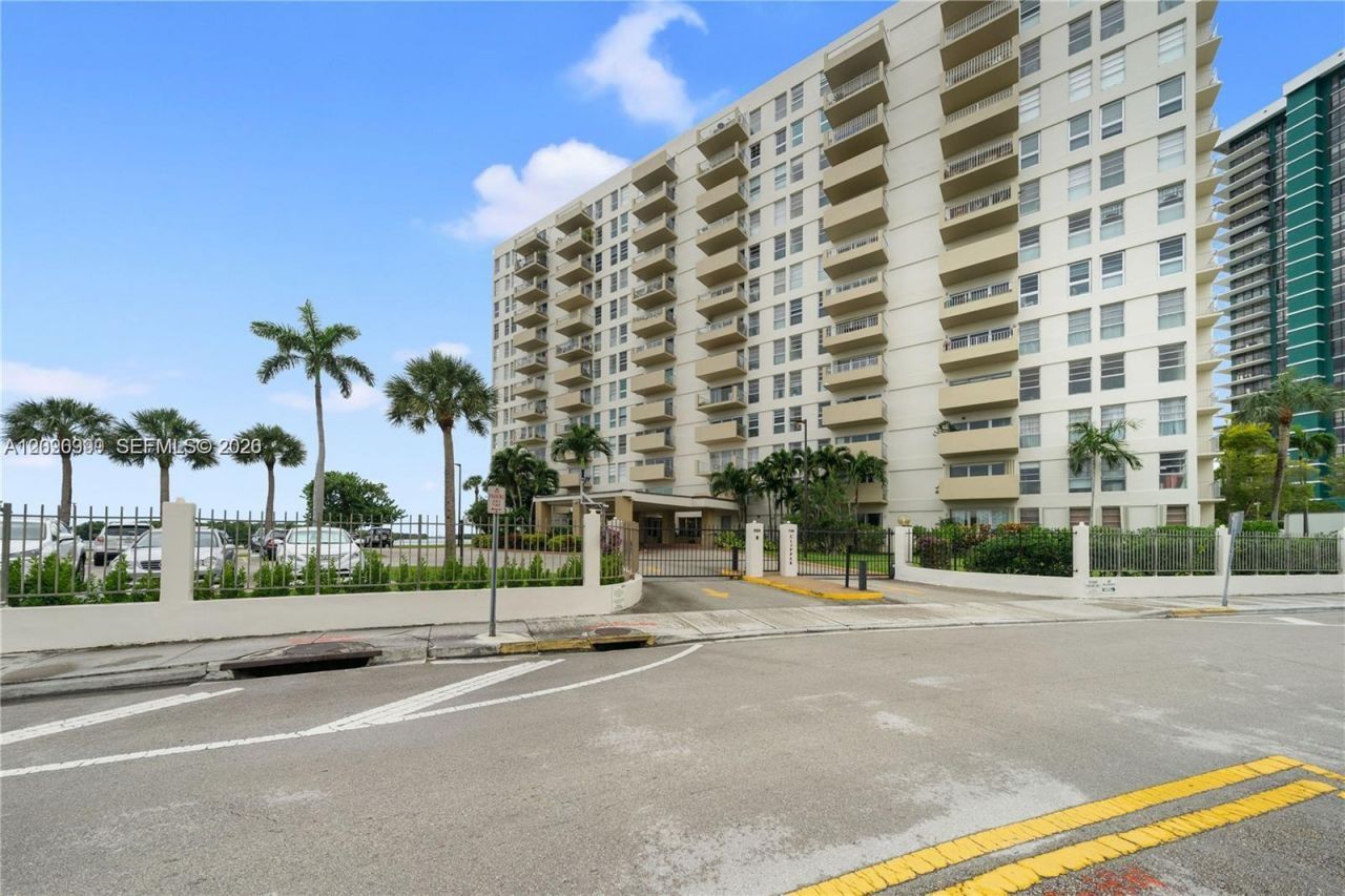 880 NE 69th St , Unit 7M, Miami, FL 33138 Photo