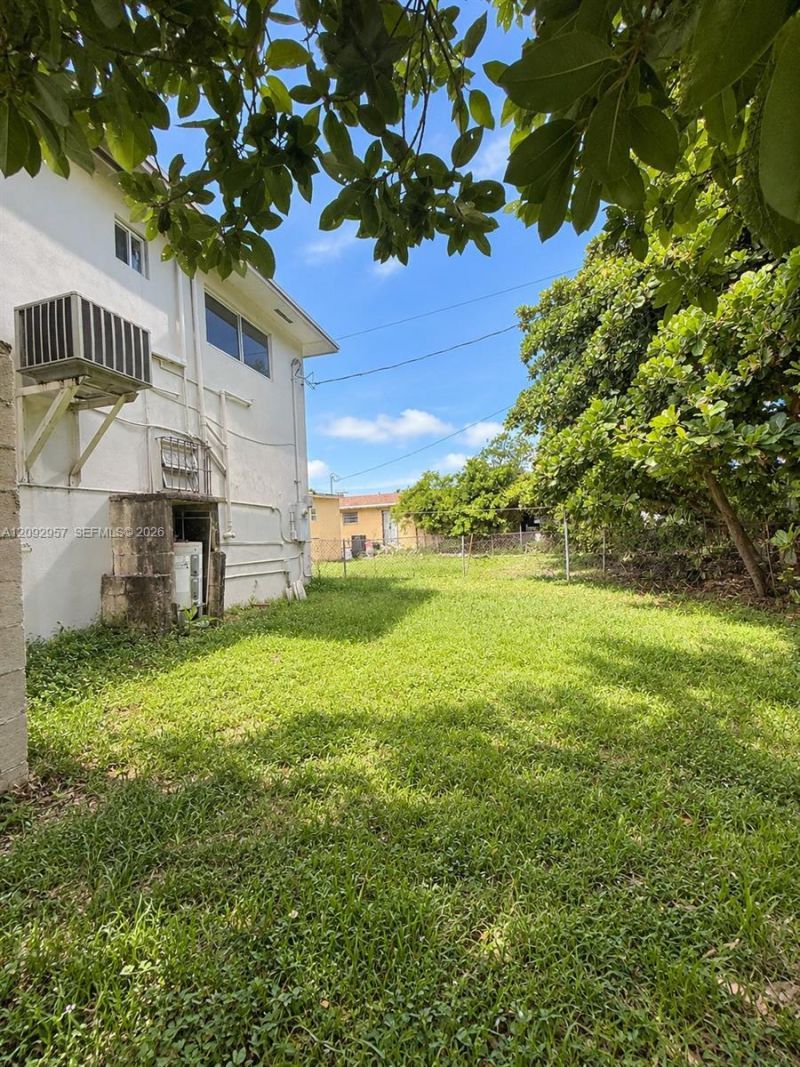 2315 NW 35th St, Miami, FL 33142 Photo