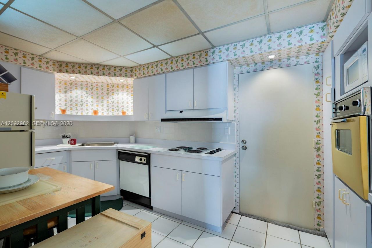 1408 Brickell Bay Dr, Unit 414, Miami, FL 33131 Photo