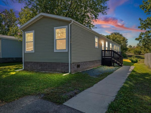 327 Cimarron, Lake Elmo, MN 55042