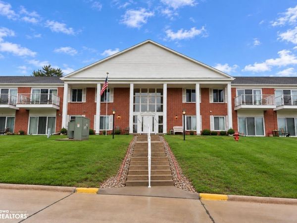 514 E Olive Street, Unit 207, Marshalltown, IA 50158