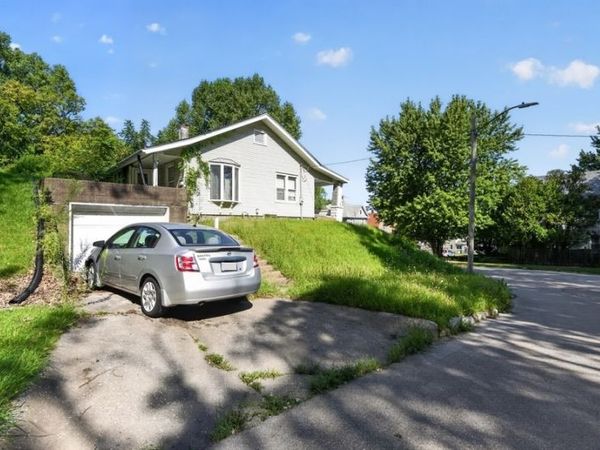 206 8th Street , Silvis, IL 61282