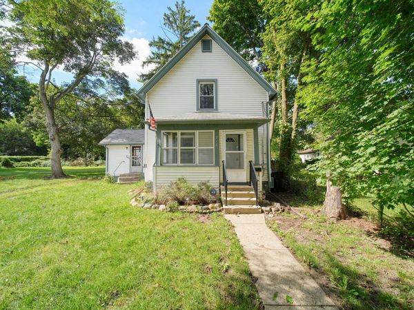 718 N Blackstone Street, Jackson, MI 49202