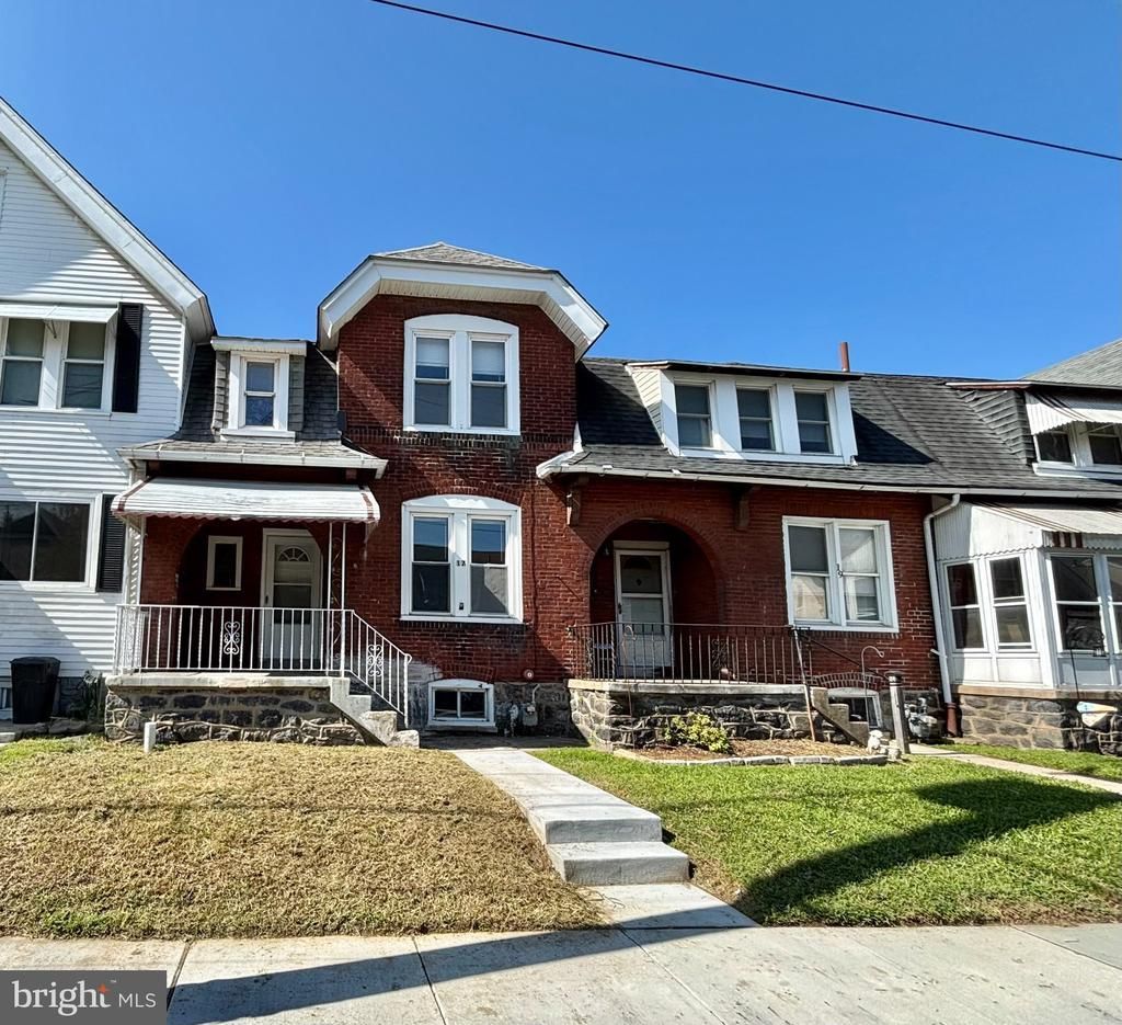 17 WALNUT STREET , MARCUS HOOK, PA 19061