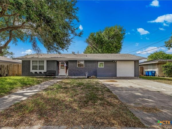 1004 Diomede Street , Portland, TX 78374