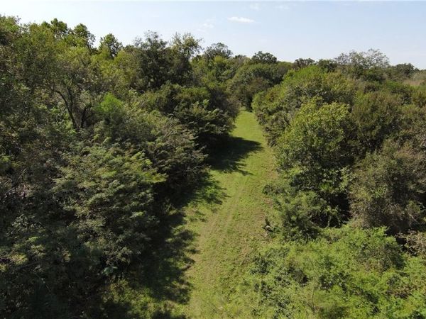 2224 Levee Road , Bloomington, TX 77951