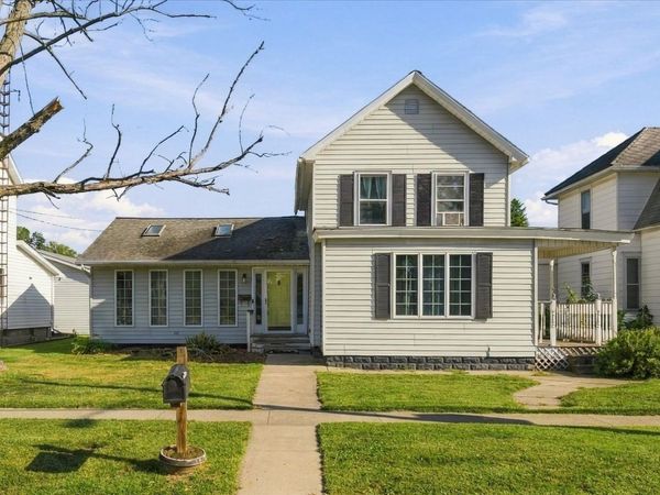 122 W Main Street , Wyanet, IL 61379